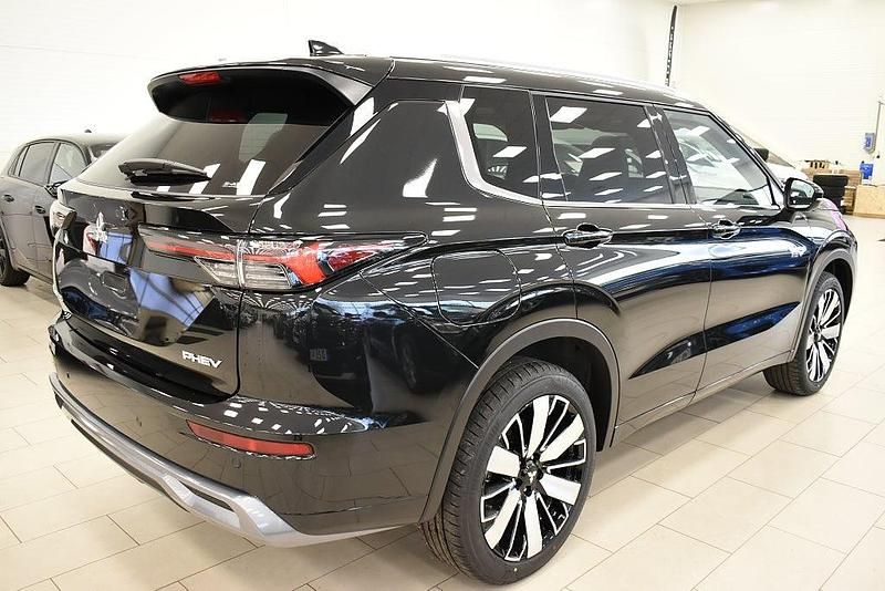 Ny Mitsubishi Outlander P-HEV Instyle 136 HK (100 kW) 2025 Svart SUV