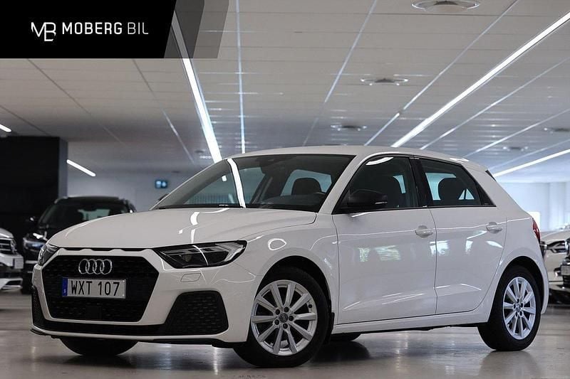 Vit Begagnad 2018 Audi A1 Sportback Proline Halvkombi | 199 900 kr (Marknadspris) - Bild 1/3