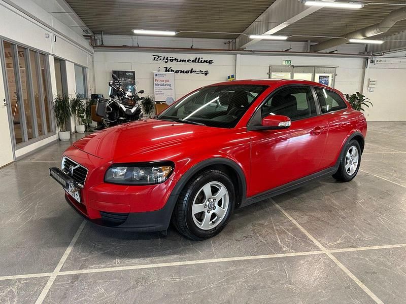 Röd Begagnad 2009 Volvo C30 Drive Kinetic Halvkombi | 34 900 kr (Marknadspris) - Bild 1/4