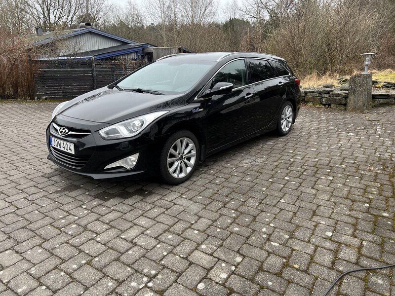 Svart Begagnad 2013 Hyundai i40 Kombi | 65 000 kr (Marknadspris) - Bild 1/4