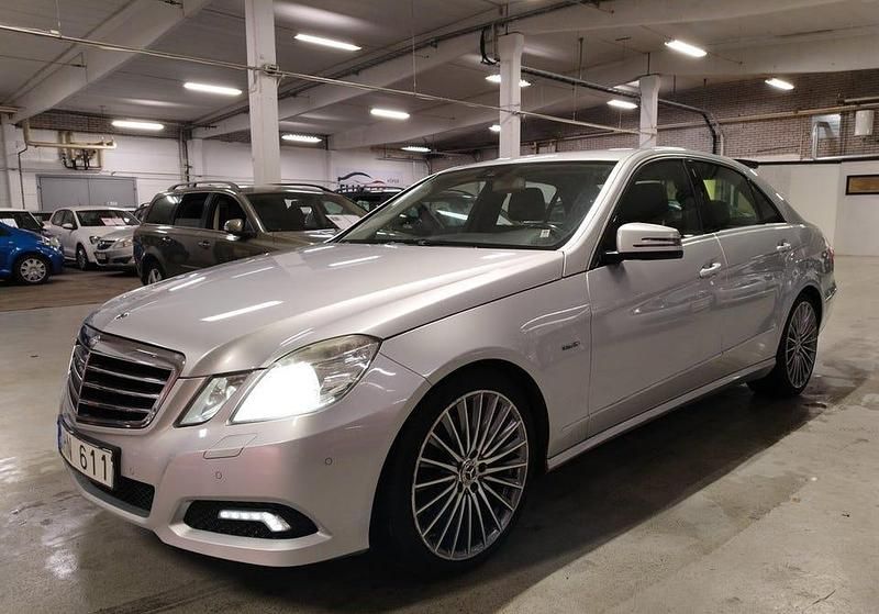 Silver Begagnad 2009 Mercedes E250 Avantgarde Sedan | 99 900 kr (Bra pris) - Bild 1/4