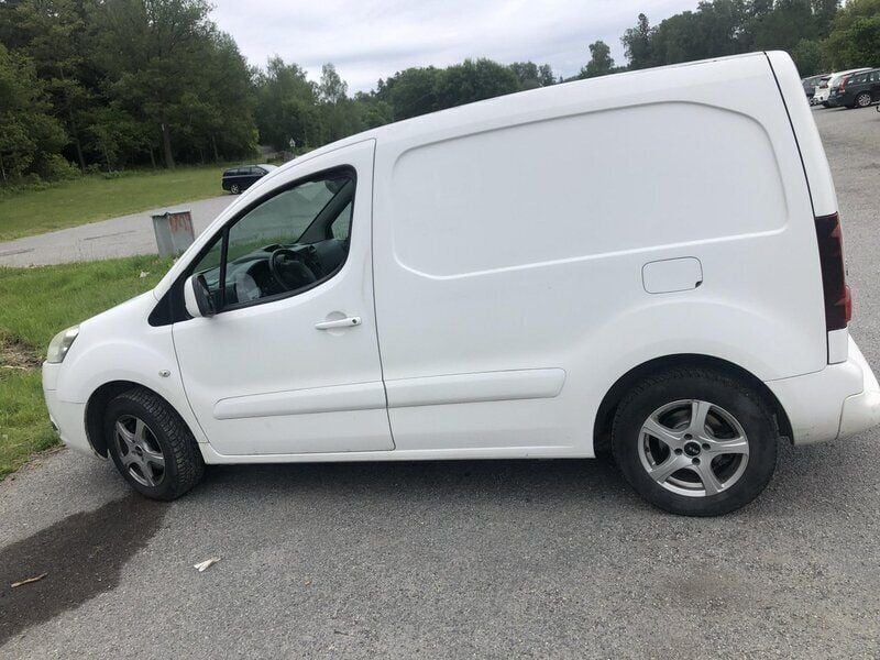 Vit Begagnad 2014 Peugeot Partner Minibuss | 55 000 kr (Marknadspris) - Bild 1/4