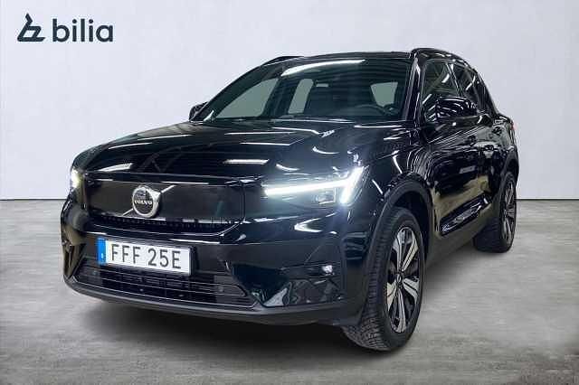 Svart Begagnad 2022 Volvo XC40 Plus SUV | 359 500 kr - Bild 1/3