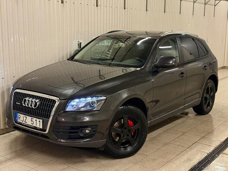 Grå Begagnad 2011 Audi Q5 SUV | 120 000 kr (Bra pris) - Bild 1/4