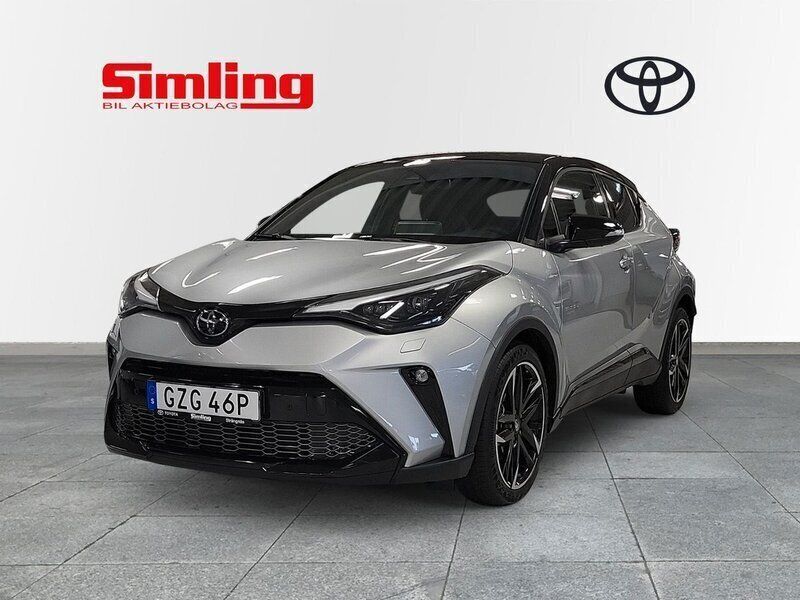 Tvåtonslack 1l0/202 (2vu) Begagnad 2023 Toyota C-HR Sport SUV | 329 900 kr (Bra pris) - Bild 1/4