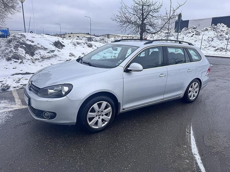 Begagnad VW Golf VI 102 HK (75 kW) 2011 Silver Halvkombi