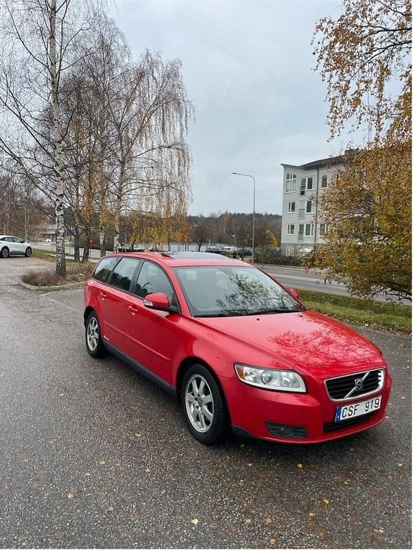 Röd Begagnad 2010 Volvo V50 Kombi | 24 999 kr (Bra pris) - Bild 1/4