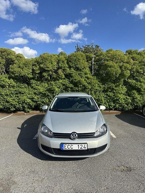 Brun Begagnad 2011 VW Golf VI Kombi | 67 000 kr (Marknadspris) - Bild 1/4
