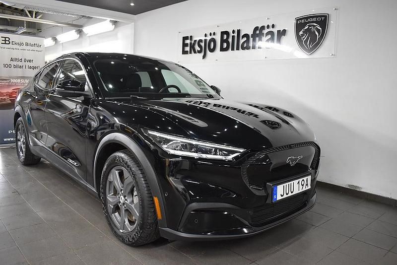 Begagnad Ford Mustang Mach-E 216 kW (294 HK) 2022 Svart SUV