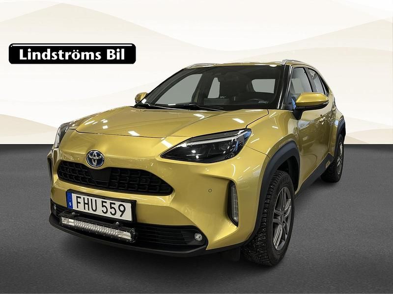 Gul Begagnad 2022 Toyota Yaris Hybrid | 259 900 kr (Lite dyr) - Bild 1/4