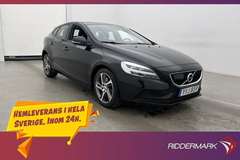 Svart Begagnad 2017 Volvo V40 Momentum Halvkombi | 138 900 kr (Marknadspris) - Bild 1/3