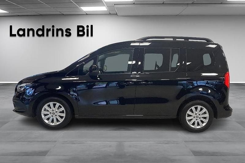 Begagnad Mercedes T180 116 HK (85 kW) 2023 Svart Minibuss