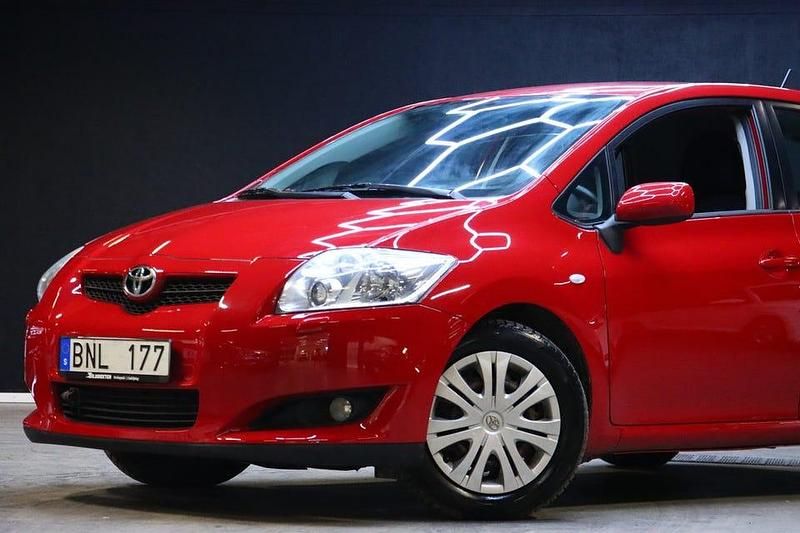 Begagnad Toyota Auris 126 HK (92 kW) 2008 Röd Halvkombi