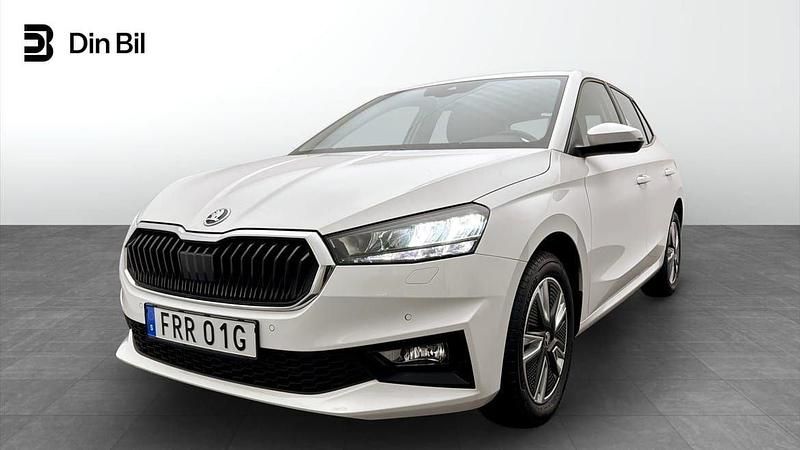 Vit Begagnad 2023 Skoda Fabia Comfort Halvkombi | 213 900 kr (Marknadspris) - Bild 1/4