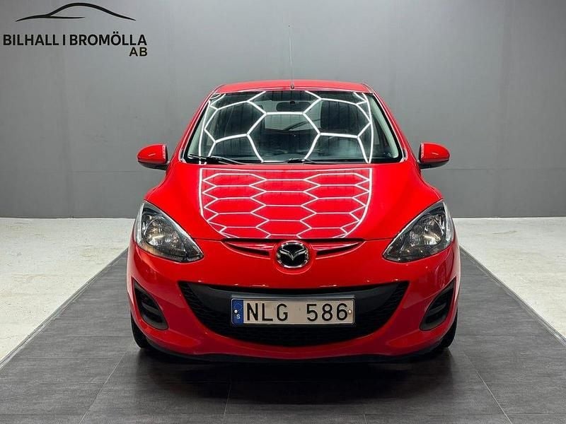 Röd Begagnad 2011 Mazda 2 Halvkombi | 54 900 kr (Marknadspris) - Bild 1/4