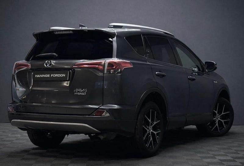Begagnad Toyota RAV4 Hybrid Active 197 HK (144 kW) 2016 Grå SUV