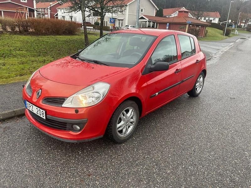 Begagnad 2006 Renault Clio II Halvkombi | 25 000 kr (Lite dyr) - Bild 1/4