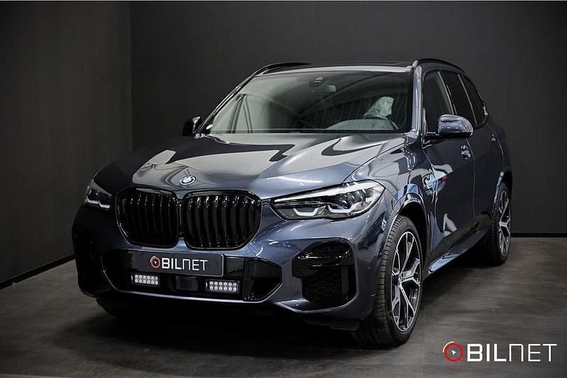Grå Begagnad 2022 BMW X5 M Sport SUV | 649 900 kr (Superpris) - Bild 1/4