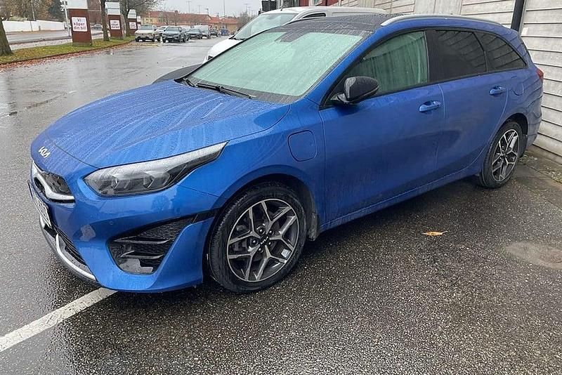 Blå Begagnad 2021 Kia Ceed Sportswagon Kombi | 254 900 kr (Lite dyr) - Bild 1/4