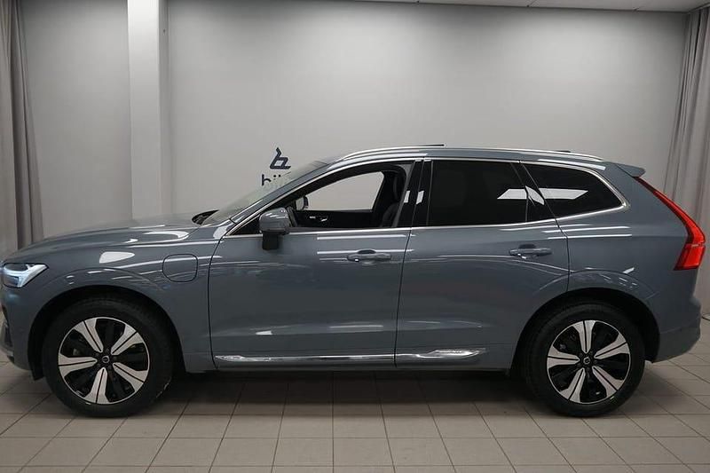 Begagnad Volvo XC60 Core 355 HK (261 kW) 2023 Grå SUV