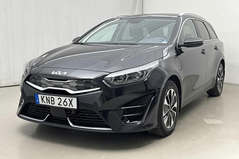 Svart Begagnad 2024 Kia Ceed | 279 000 kr - Bild 1/4
