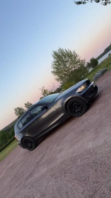 Begagnad 2007 BMW 118 Halvkombi | 42 000 kr (Bra pris) - Bild 1/4