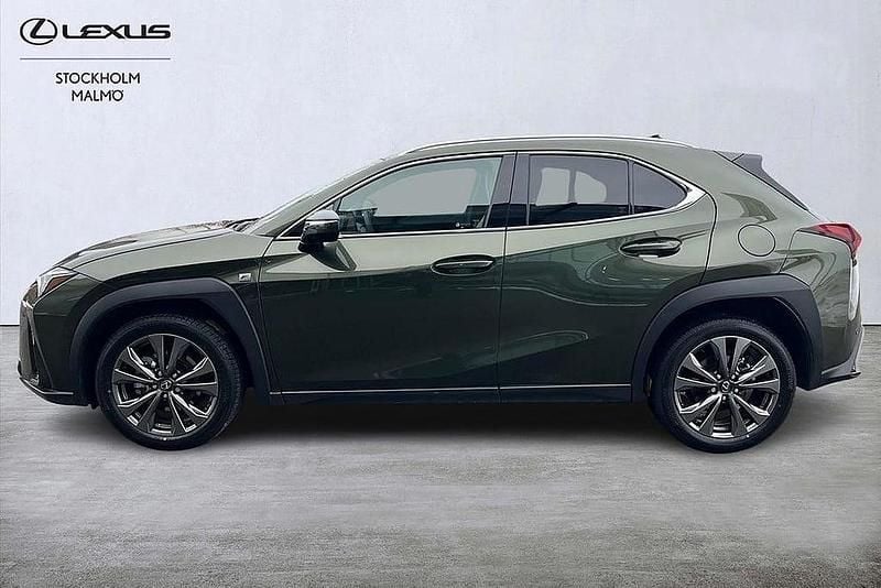 Begagnad Lexus UX 300h Sport Design Packet 201 HK (147 kW) 2025 Grön SUV