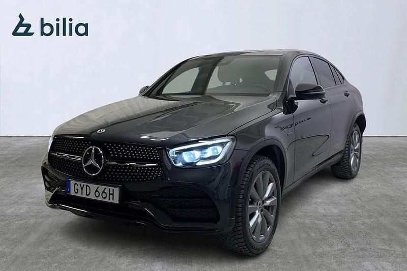 Grå Begagnad 2021 Mercedes GLC300 AMG Sportkupé | 449 000 kr (Bra pris) - Bild 1/4