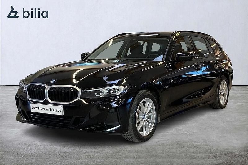 Svart Begagnad 2022 BMW 330e Kombi | 329 000 kr (Bra pris) - Bild 1/4