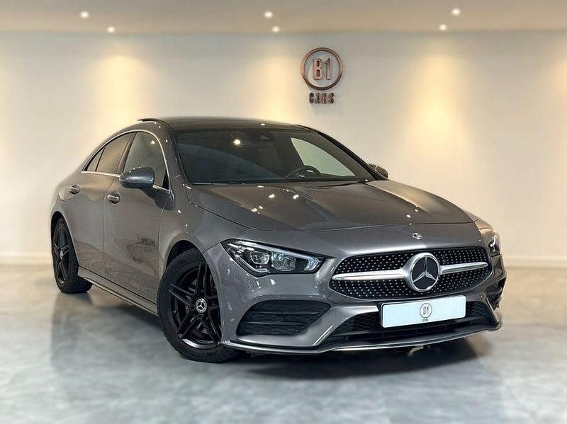 Grå Begagnad 2019 Mercedes CLA200 AMG Sportkupé | 299 900 kr (Marknadspris) - Bild 1/4