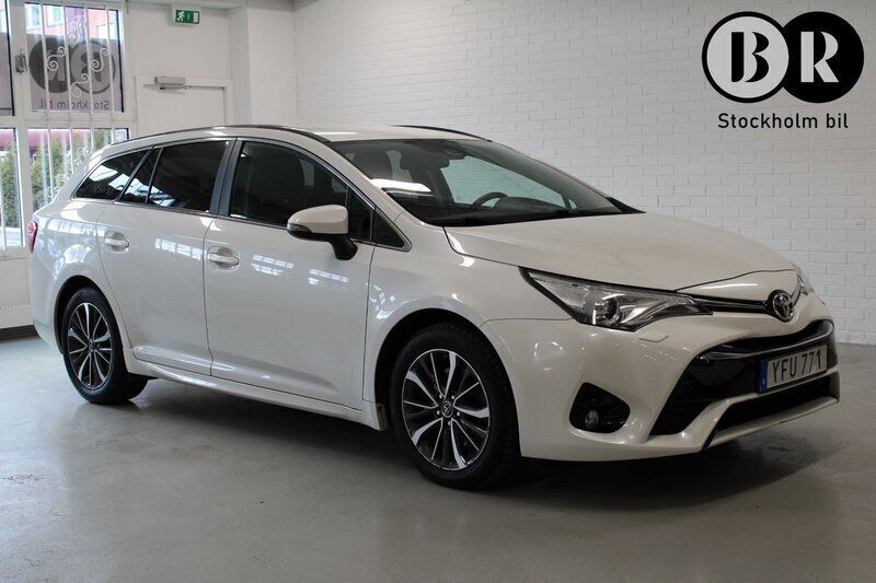 Vit Begagnad 2016 Toyota Avensis Active Kombi | 159 900 kr (Marknadspris) - Bild 1/4