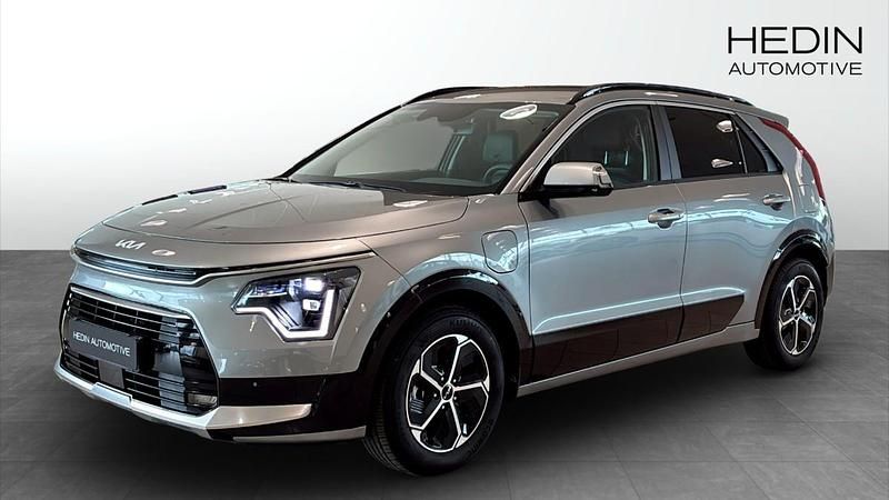 Ny 2025 Kia Niro 2 SUV | 391 900 kr (Marknadspris) - Bild 1/4