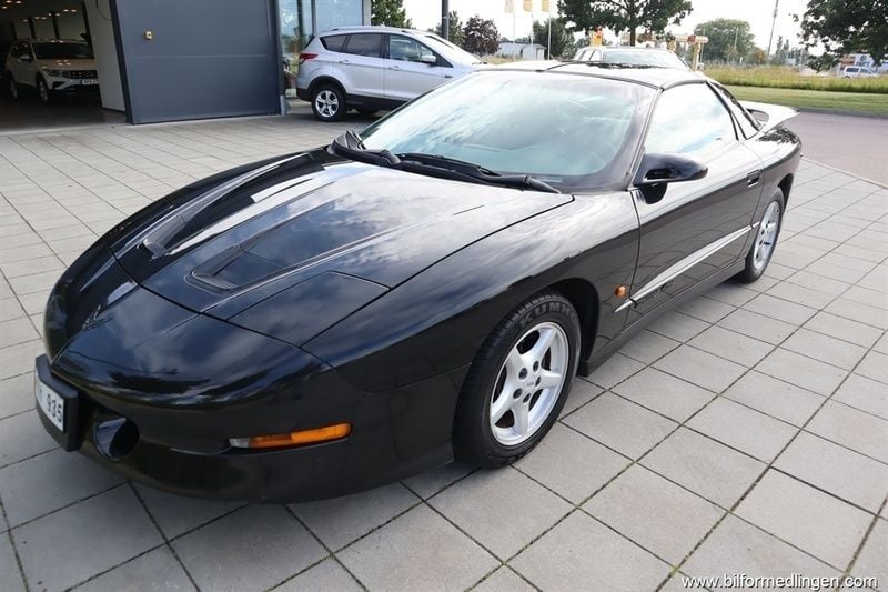Svart svart Begagnad 1996 Pontiac Firebird | 124 900 kr - Bild 1/4
