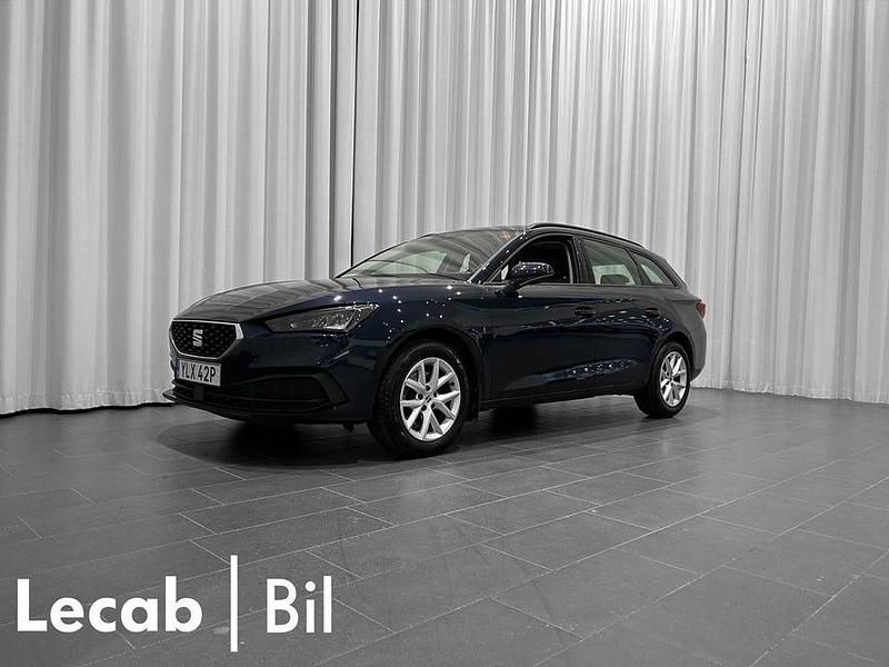 Asphalt blue metallic Begagnad 2023 Seat Leon Kombi | 209 500 kr (Marknadspris) - Bild 1/4