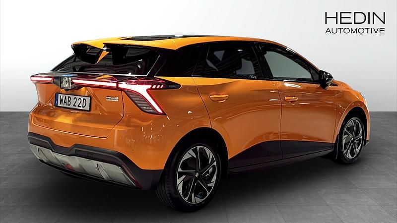Begagnad MG MG4 EV Luxury 150 kW (204 HK) 2022 Orange Halvkombi