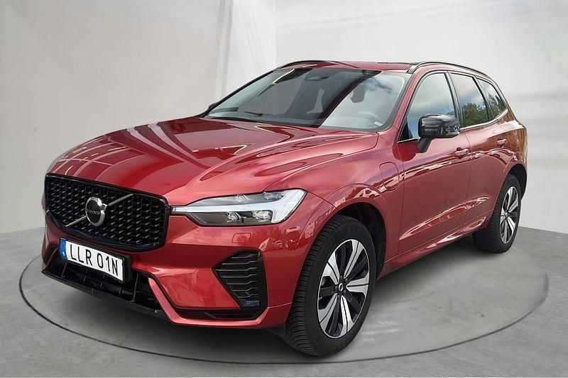 Röd Begagnad 2024 Volvo XC60 Plus SUV | 455 000 kr (Marknadspris) - Bild 1/4