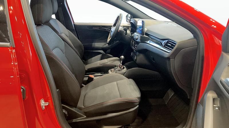 Begagnad Ford Focus ST-Line 125 HK (91 kW) 2021 Röd Halvkombi