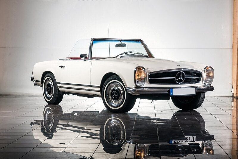 Begagnad Mercedes 230 170 HK (125 kW) 1966 Vit Cab