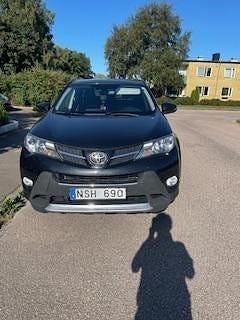 Svart Begagnad 2013 Toyota RAV4 Executive SUV | 159 000 kr (Marknadspris) - Bild 1/4