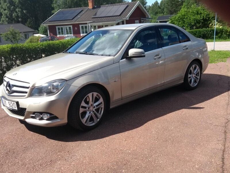 Brun Begagnad 2012 Mercedes C350 Sedan | 62 500 kr - Bild 1/4