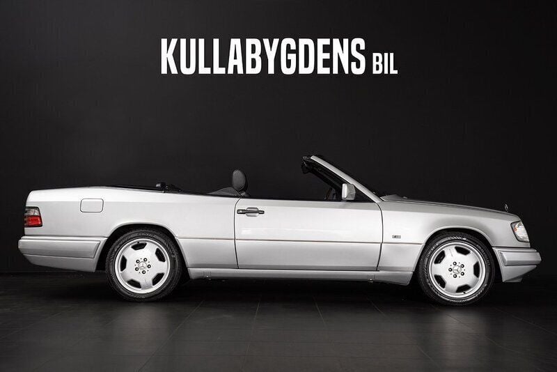 Grå Begagnad 1996 Mercedes E320 Cab | 499 000 kr - Bild 1/4