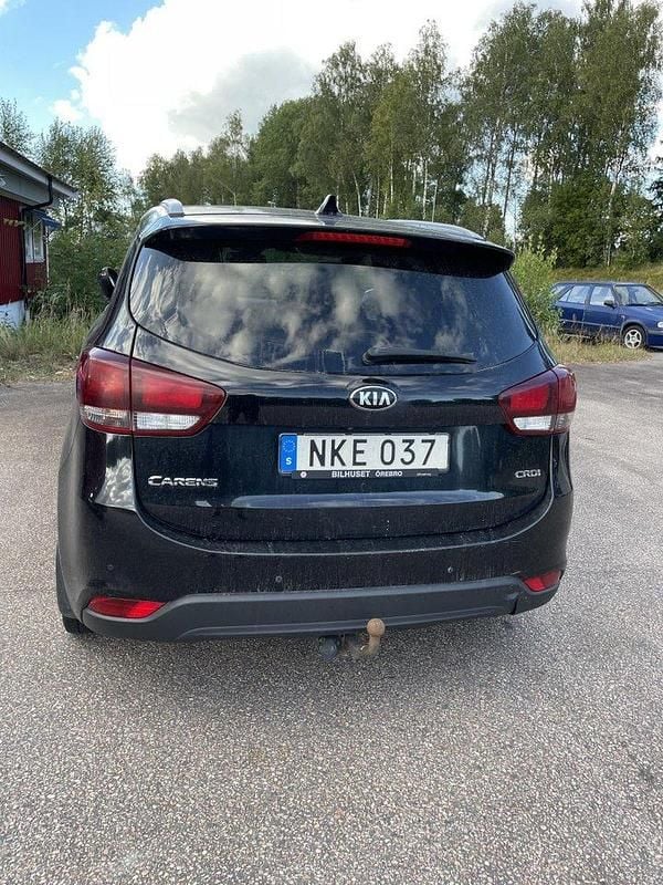 Svart Begagnad 2017 Kia Carens Minibuss | 40 000 kr (Marknadspris) - Bild 1/4