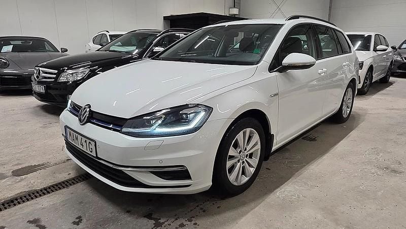 Vit Begagnad 2020 VW Golf VIII Kombi | 159 500 kr (Bra pris) - Bild 1/4