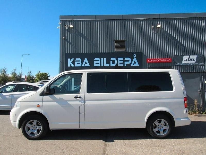 Vit Begagnad 2007 VW Shuttle Minibuss | 89 900 kr - Bild 1/4