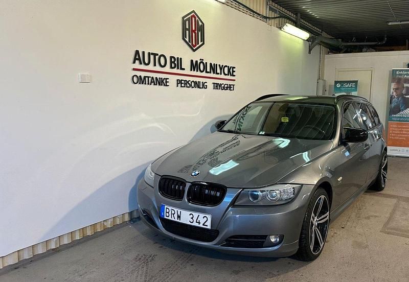 Grå Begagnad 2011 BMW 320 Kombi | 84 500 kr (Marknadspris) - Bild 1/4