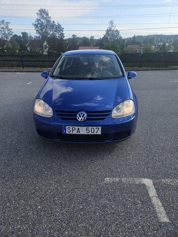 Blå Begagnad 2007 VW Golf V Sportline Halvkombi | 26 000 kr (Bra pris) - Bild 1/4