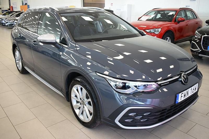 Begagnad VW Golf Alltrack 190 HK (139 kW) 2022 Gråmetallic Kombi