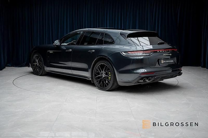 Begagnad Porsche Panamera Sport Turismo 441 HK (324 kW) 2020 Mörkgrå Kombi