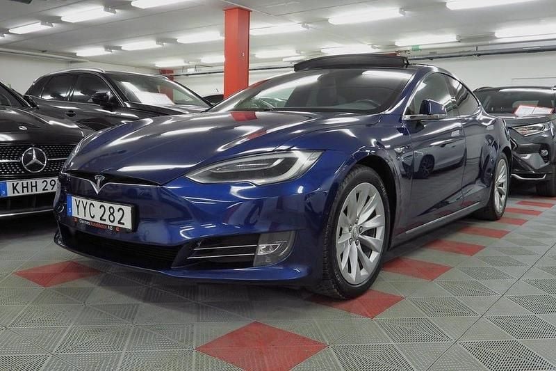 Begagnad Tesla Model S 386 kW (525 HK) 2018 Blå Halvkombi
