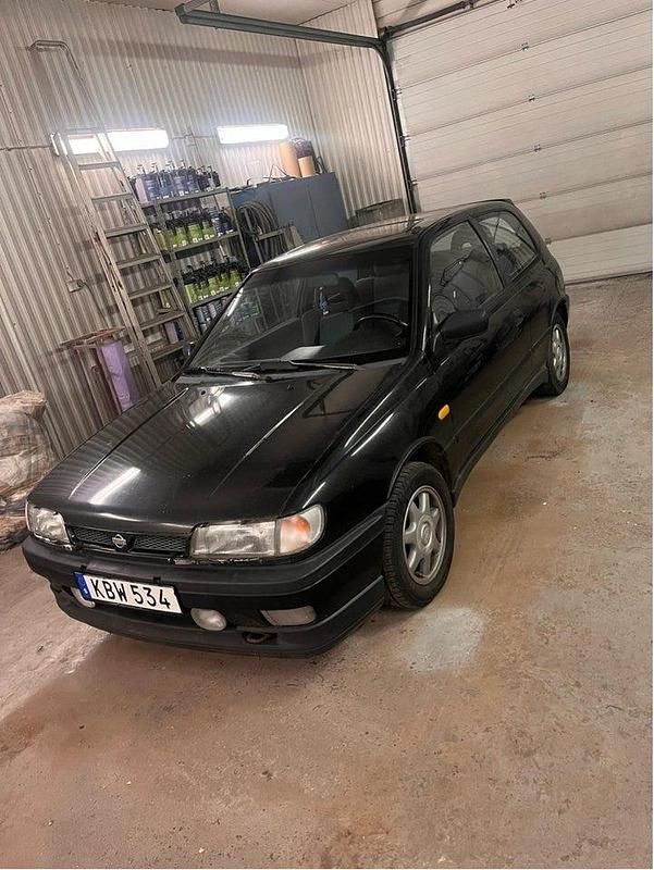 Begagnad 1992 Nissan Sunny Sedan | 25 000 kr - Bild 1/4